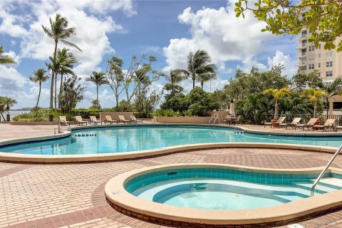 Condo in Miami, Florida, 1 bedroom  № 1294550 - photo 25