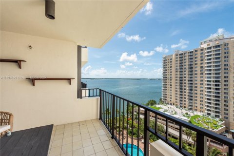 Condo in Miami, Florida, 1 bedroom  № 1294550 - photo 1