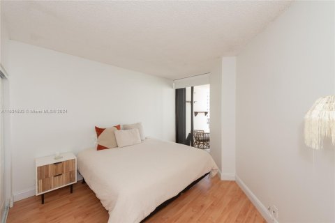 Condo in Miami, Florida, 1 bedroom  № 1294550 - photo 16