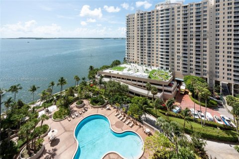 Condo in Miami, Florida, 1 bedroom  № 1294550 - photo 2