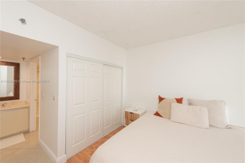 Condo in Miami, Florida, 1 bedroom  № 1294550 - photo 17