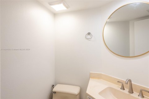 Condo in Miami, Florida, 1 bedroom  № 1294550 - photo 21