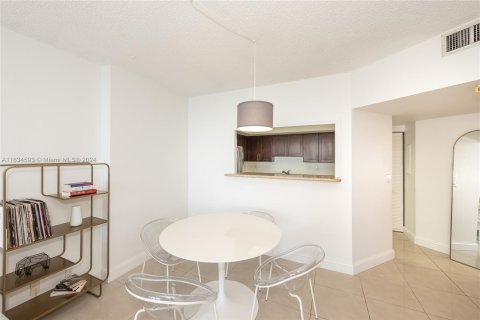 Condo in Miami, Florida, 1 bedroom  № 1294550 - photo 9