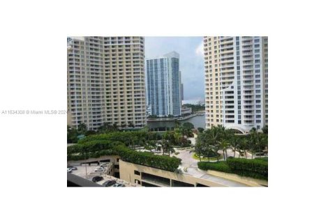 Condo in Miami, Florida, 1 bedroom  № 1294551 - photo 29