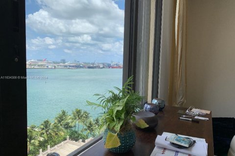 Condo in Miami, Florida, 1 bedroom  № 1294551 - photo 4