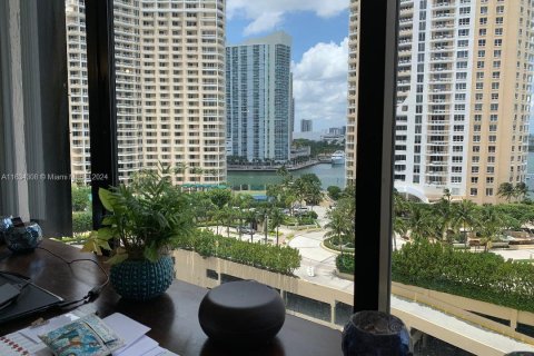 Condo in Miami, Florida, 1 bedroom  № 1294551 - photo 6