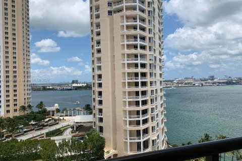 Condo in Miami, Florida, 1 bedroom  № 1294551 - photo 11