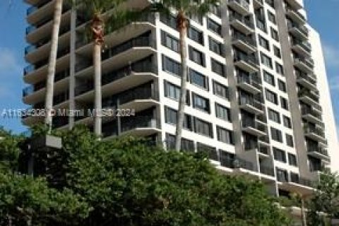 Condo in Miami, Florida, 1 bedroom  № 1294551 - photo 2