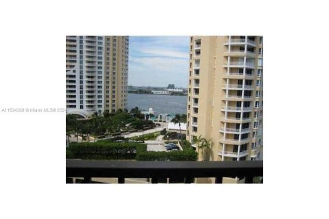 Condo in Miami, Florida, 1 bedroom  № 1294551 - photo 27