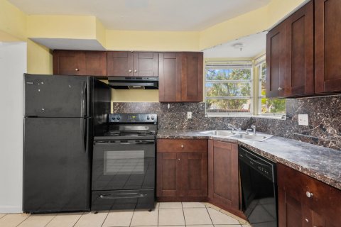 House in Hollywood, Florida 2 bedrooms, 77.2 sq.m. № 1159991 - photo 11
