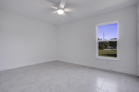 House in Palm Bay, Florida 4 bedrooms, 169.08 sq.m. № 860341 - photo 8