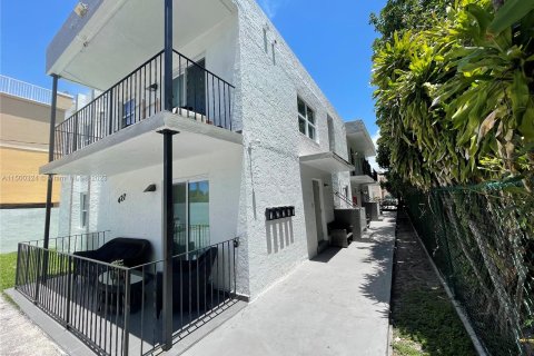 Propiedad comercial en venta en Miami, Florida № 887508 - foto 1