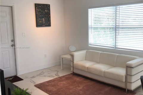 Propiedad comercial en venta en Miami, Florida № 887508 - foto 10