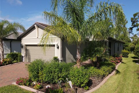 House in North Port, Florida 2 bedrooms, 147.16 sq.m. № 1307359 - photo 2