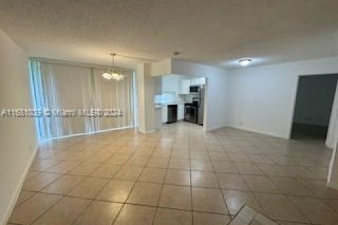 Condo in Sunny Isles Beach, Florida, 2 bedrooms  № 1411914 - photo 3