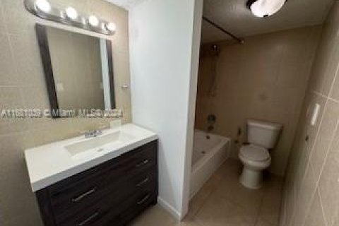 Condo in Sunny Isles Beach, Florida, 2 bedrooms  № 1411914 - photo 18