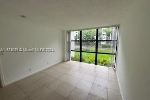 Condo in Sunny Isles Beach, Florida, 2 bedrooms  № 1411914 - photo 13