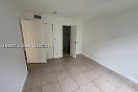 Condo in Sunny Isles Beach, Florida, 2 bedrooms  № 1411914 - photo 21