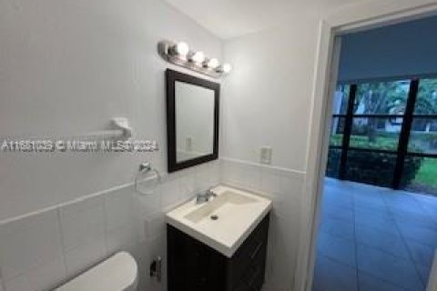 Condo in Sunny Isles Beach, Florida, 2 bedrooms  № 1411914 - photo 23