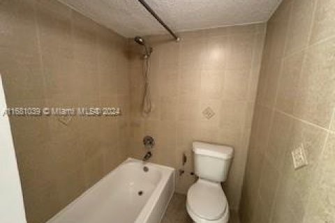 Condo in Sunny Isles Beach, Florida, 2 bedrooms  № 1411914 - photo 16