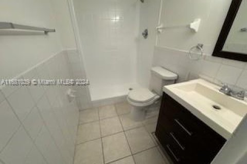 Condo in Sunny Isles Beach, Florida, 2 bedrooms  № 1411914 - photo 22