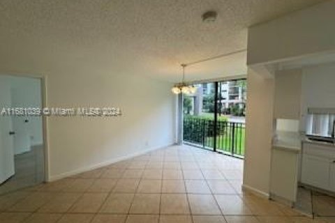 Condo in Sunny Isles Beach, Florida, 2 bedrooms  № 1411914 - photo 26