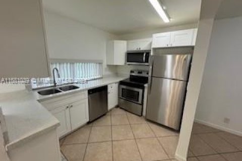 Condo in Sunny Isles Beach, Florida, 2 bedrooms  № 1411914 - photo 7