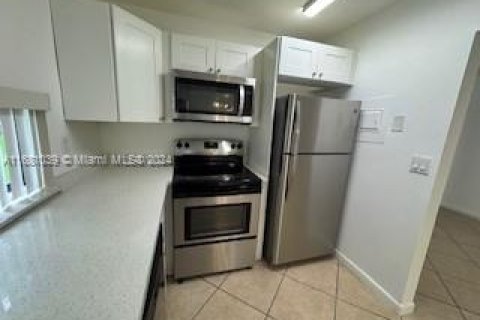 Condo in Sunny Isles Beach, Florida, 2 bedrooms  № 1411914 - photo 10