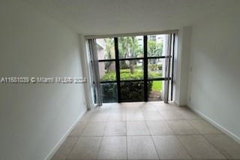 Condo in Sunny Isles Beach, Florida, 2 bedrooms  № 1411914 - photo 24