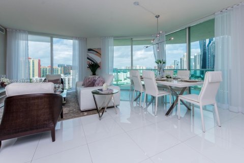 Condominio en venta en Sunny Isles Beach, Florida, 3 dormitorios, 135.45 m2 № 1171615 - foto 8