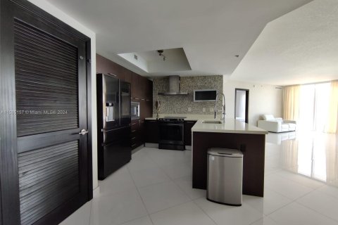 Condominio en venta en Sunny Isles Beach, Florida, 3 dormitorios, 135.45 m2 № 1171615 - foto 5