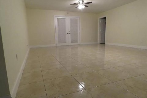 House in Sebring, Florida 4 bedrooms, 155.33 sq.m. № 1194970 - photo 6