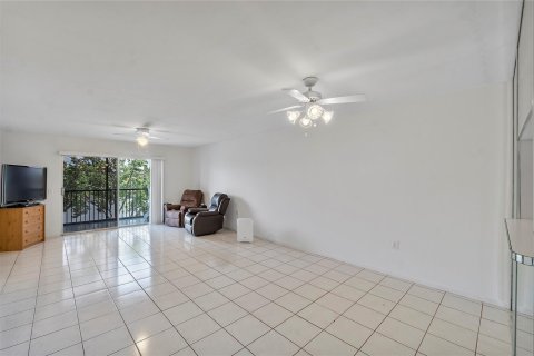 Condominio en venta en Pembroke Pines, Florida, 2 dormitorios, 112.13 m2 № 855495 - foto 5