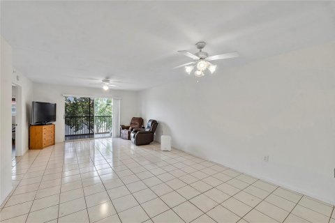 Condominio en venta en Pembroke Pines, Florida, 2 dormitorios, 112.13 m2 № 855495 - foto 4