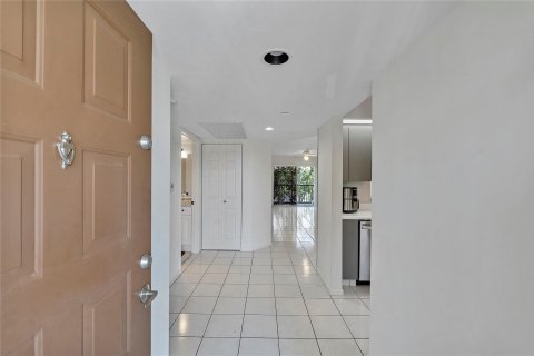 Condominio en venta en Pembroke Pines, Florida, 2 dormitorios, 112.13 m2 № 855495 - foto 3