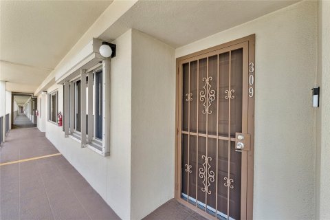 Condominio en venta en Pembroke Pines, Florida, 2 dormitorios, 112.13 m2 № 855495 - foto 15