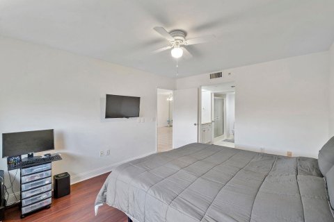 Condo in Pembroke Pines, Florida, 2 bedrooms  № 855495 - photo 30