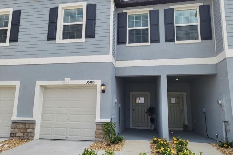 Townhouse in Zephyrhills, Florida 3 bedrooms, 151.8 sq.m. № 1370304 - photo 1