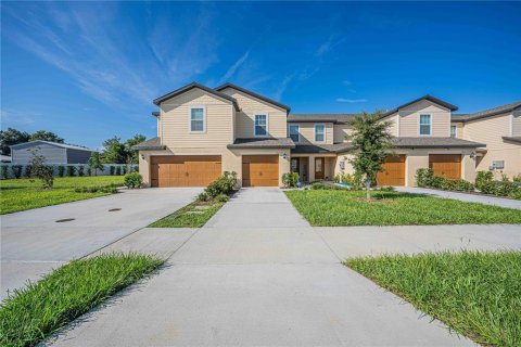 Adosado en venta en Tavares, Florida, 3 dormitorios, 160.81 m2 № 1370319 - foto 1