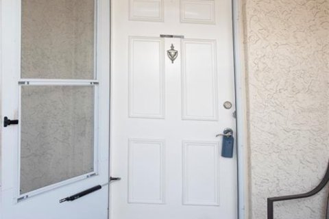 Condo in New Port Richey, Florida, 2 bedrooms  № 1198495 - photo 4