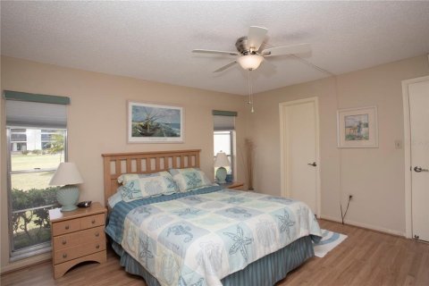 Condominio en venta en New Port Richey, Florida, 2 dormitorios, 82.78 m2 № 1198495 - foto 19