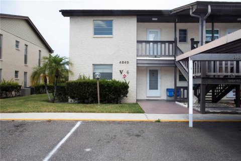 Condo in New Port Richey, Florida, 2 bedrooms  № 1198495 - photo 3