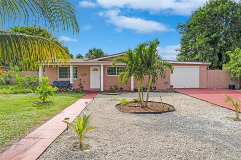 Villa ou maison à vendre à West Palm Beach, Floride: 3 chambres, 127.18 m2 № 889945 - photo 1