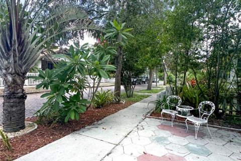 Propiedad comercial en venta en Saint Petersburg, Florida, 9 dormitorios, 297.57 m2 № 1386568 - foto 5