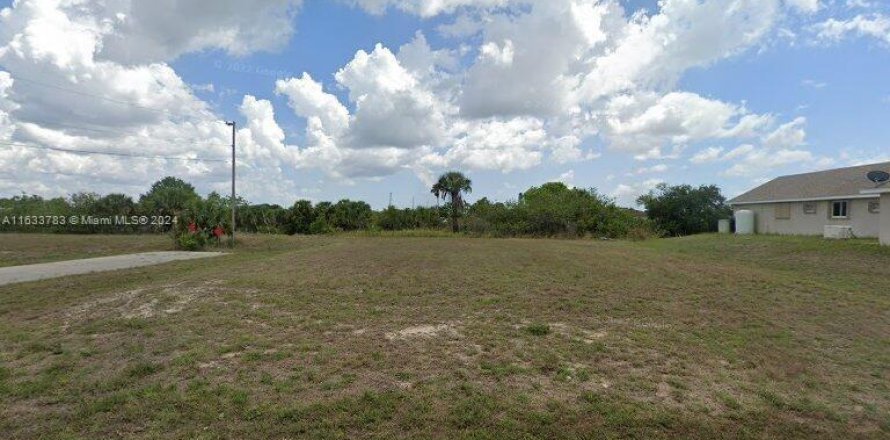 Terrain à Cape Coral, Floride № 1305812