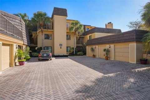 Condominio en venta en Orlando, Florida, 3 dormitorios, 315.87 m2 № 1002019 - foto 1