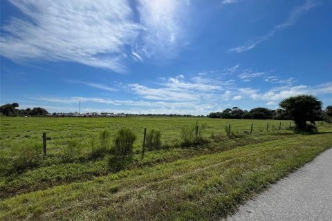 Commercial property in Moore Haven, Florida № 730863 - photo 2