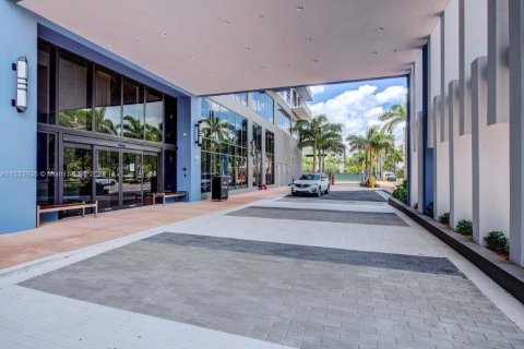 Condominio en venta en Doral, Florida, 2 dormitorios, 94.39 m2 № 1016843 - foto 2