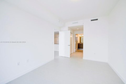 Condominio en venta en Doral, Florida, 2 dormitorios, 94.39 m2 № 1016843 - foto 15