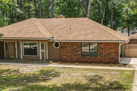 Villa ou maison à louer à Jacksonville, Floride: 3 chambres, 182.18 m2 № 869620 - photo 1